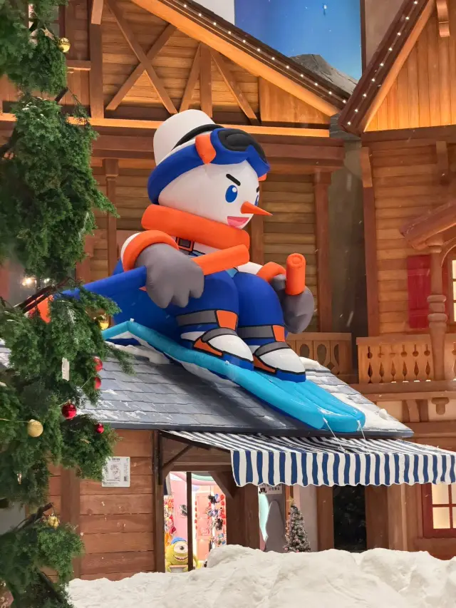 22-month-old baby bravely explores the -5℃ ice and snow world!
