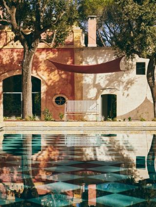 Antiques and art installations | Gathered in a villa surrounded by olive trees