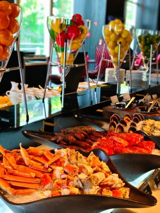 The ultimate family-friendly buffet in Xi'an! Free choice of cakes and seafood!