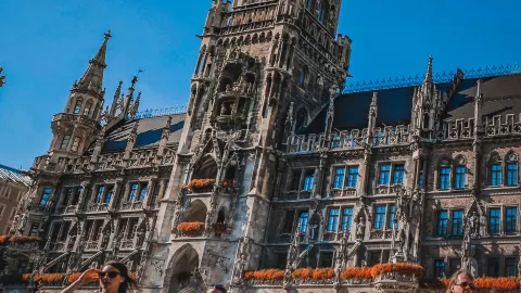 マリエン広場、ミュンヘンの800年の歴史と再生 — traveler post in ミュンヘン
