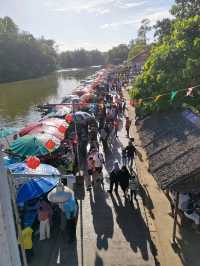 Sunny Day in Klonghae Floating Market 