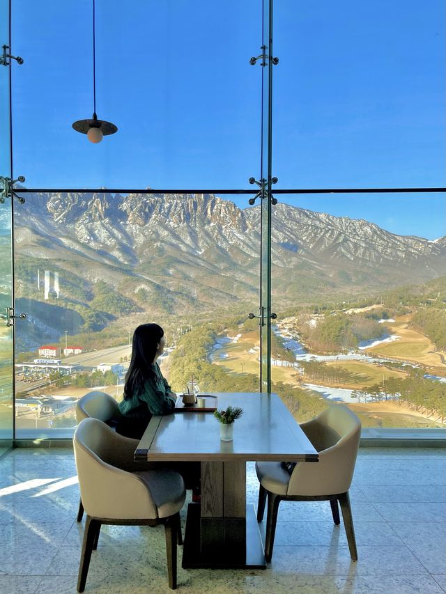 요즘 가장 핫한 한국의 스위스, 울산바위뷰 카페 🏔️🤍