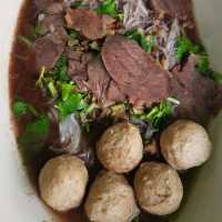 ก๋วยเตี๋ยวป้าปุ๊ ขาหมูฮ่องเต้เฮียแมน สารภี 