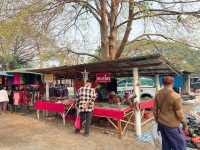 ตลาดนัดเก่าแก่ : ตลาดนัดวันอาทิตย์