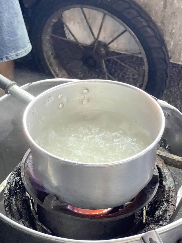 ร้านเลือดหมูต้ม ถนนอัมพวา🥬