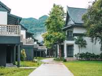 ที่พักสวยปิ๊งค์ พร้อมสวนน้ำ สไลเดอร์ยักษ์ บรรยากาศโคตรฟิน