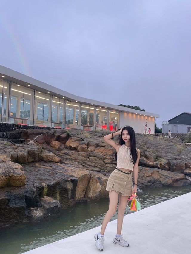용암이 흐르는 듯한 카페 ‘플로웨이브’