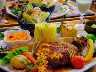 [ไอจิ] ร้านอาหารน่ารักๆ ที่เต็มไปด้วยดอกไม้ 💐