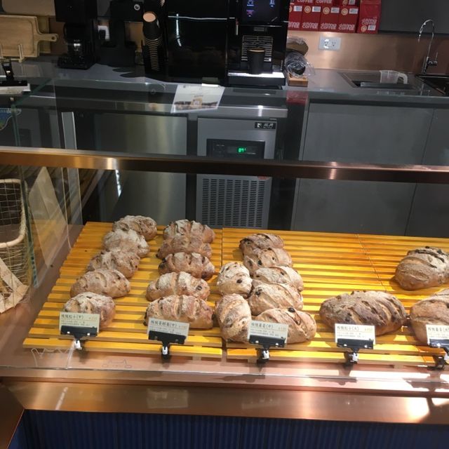 新店美食 肥貓不餓麵包店，鬆軟香甜的芋頭麵包、紅豆麵包和法式長棍，讓你一口愛上！