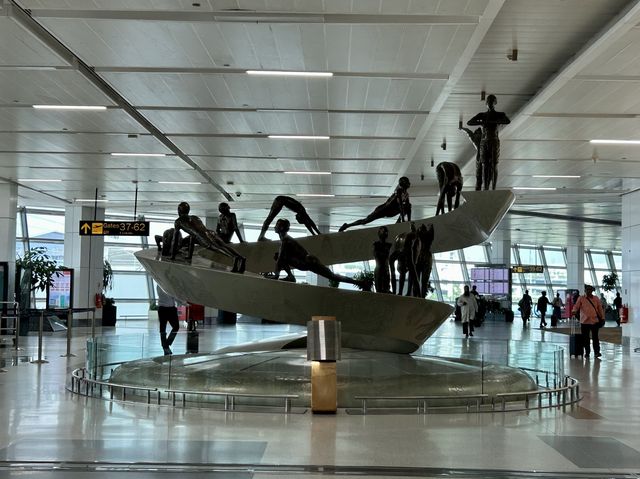 Spending Time in India’s largest and most advance Airport, Indhira Gandhi International Airport