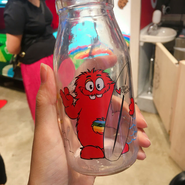 도쿄 하라주쿠의 귀여운 쿠키몬스터가 있는 카페🍪