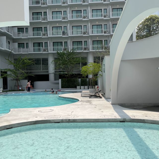 เที่ยวใกล้ๆ กับโรงแรมสุดคิ้วบ์ Terra Nara Hotel