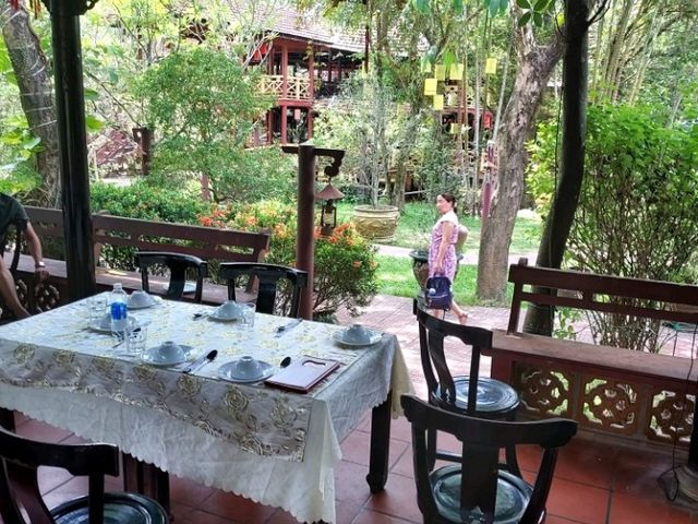 Nha Hang Biet Phu Thao Nhi, petite restaurant at Hue