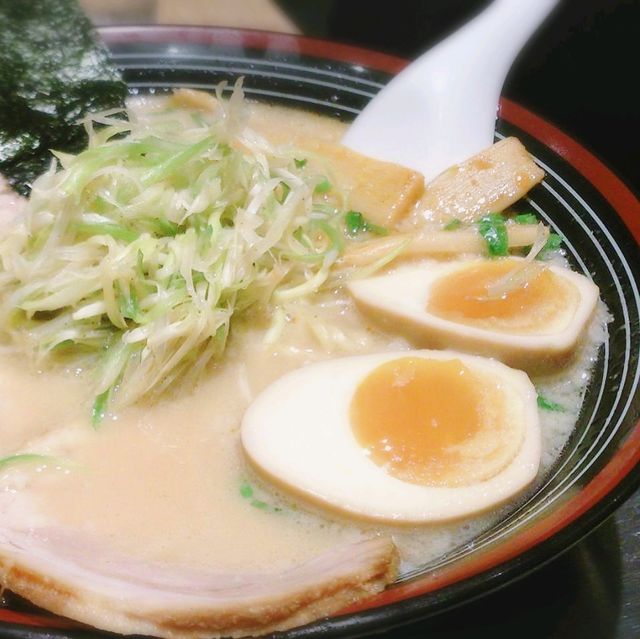 來自東京池袋的屯京拉麵🍜必推厚實叉燒肉、Q捲麵👍