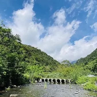 三層風貌各有千秋～宜蘭五峰旗瀑布