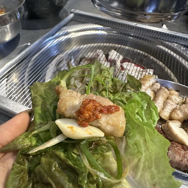 《韓国/ソウル》 炭火で焼く絶品サムギョプサル✨