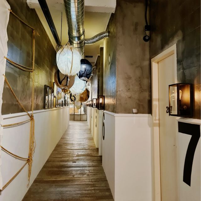 M Boutique Station 18