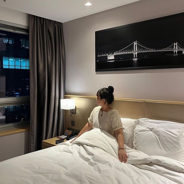 초고층 객실에서 즐기는 파노라마 야경 ✨
