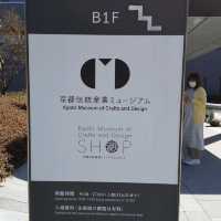 平安神宮、抜けるような青空に朱色の社が美しかった。