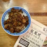 📍香港觀塘｜龍鳳號 · 古式古香正宗人氣抵食魯肉飯🐲