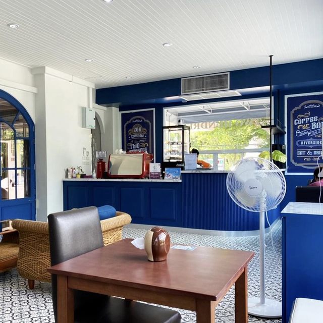 Two hundreds Café 