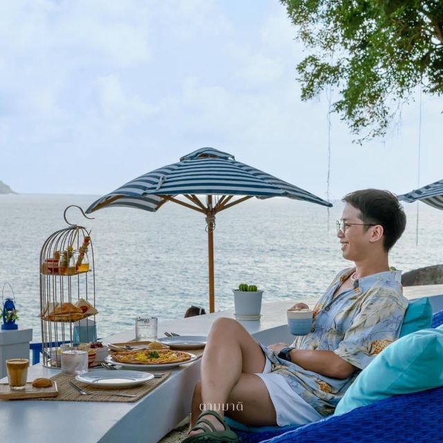THE REEF คาเฟ่สีฟ้าขาวฟีลซานโตรินี