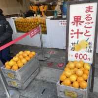 น้ำส้มคั้นสดจากลูก ร้าน まるごと果汁店 จ.มิเอะ