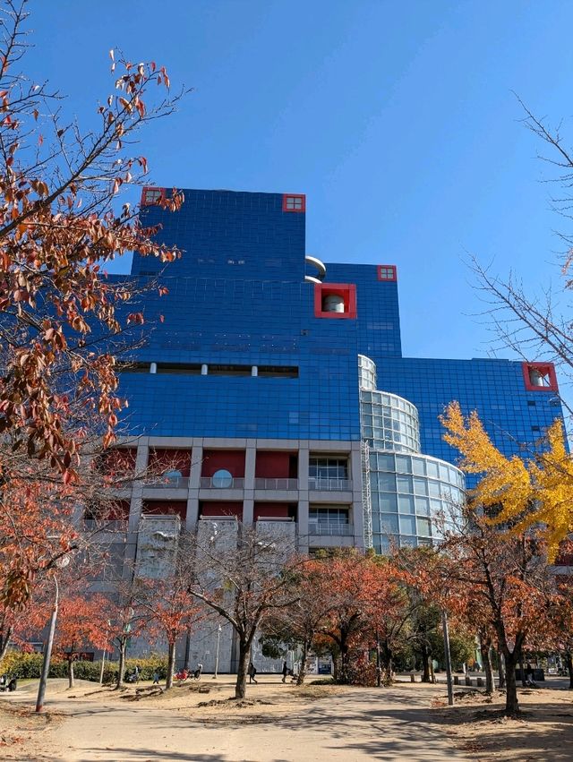 梅田、北区の 扇町公園 は広大な敷地内に、プール、ジム、何よりも関西テレビのビルが超オシャレ！キッズプラザも有る！