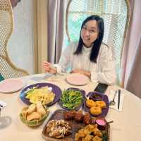 【 在維港海景旁品嘗泰式美食 】