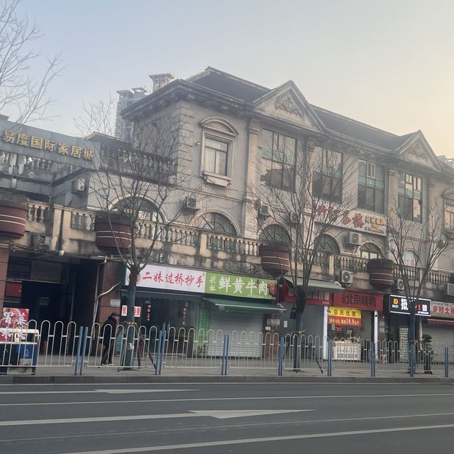 這兩個重慶地標也很好走，有吃有喝
