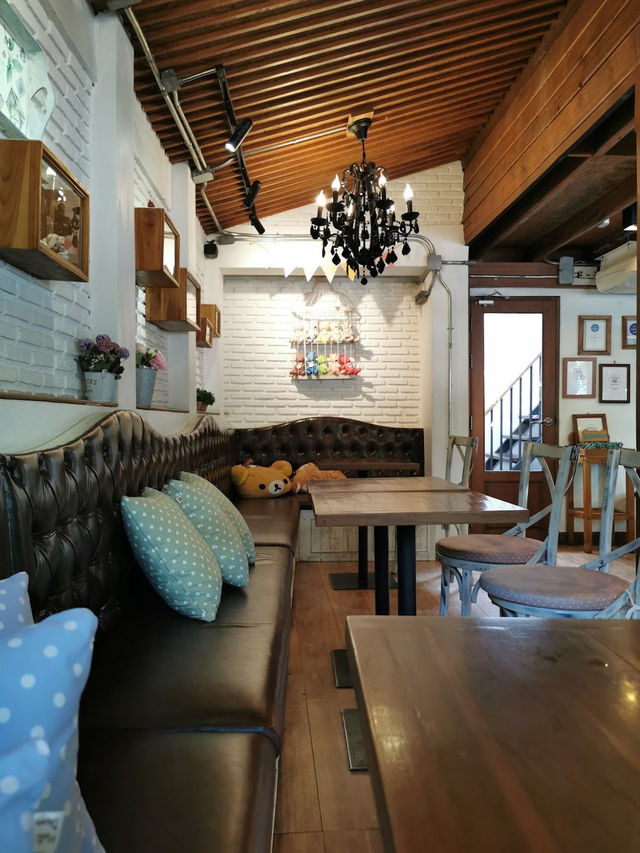 Bear Hug Cafe'