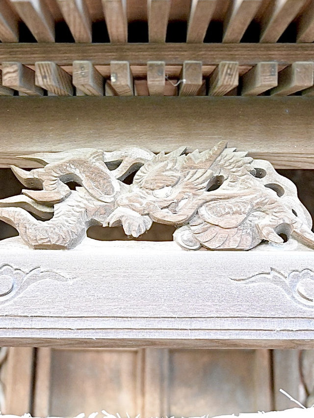 【稲荷神社/東京都】小さいながら昇龍・降龍が見られる