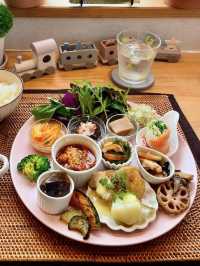 【福岡カフェ】どれから食べるか悩んでしまう♪小鉢盛りだくさんのランチプレート🍽
