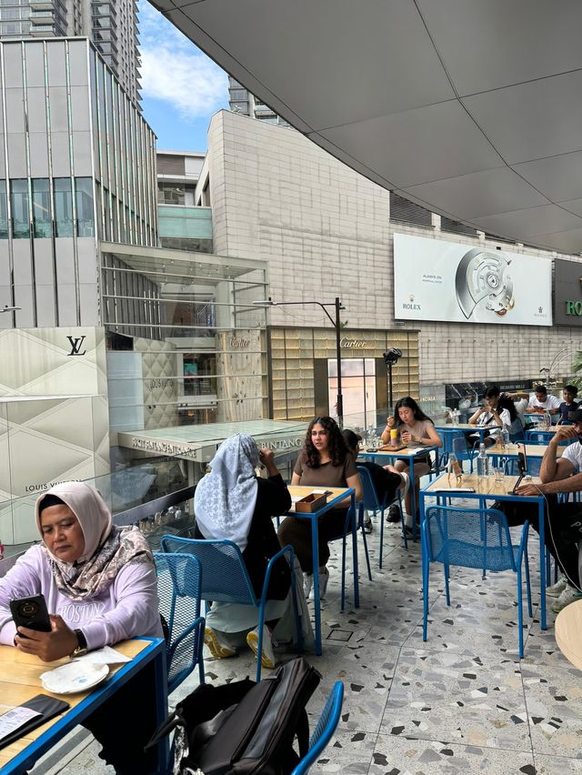 Cafe with Pavillion KL view 🛍️🛒