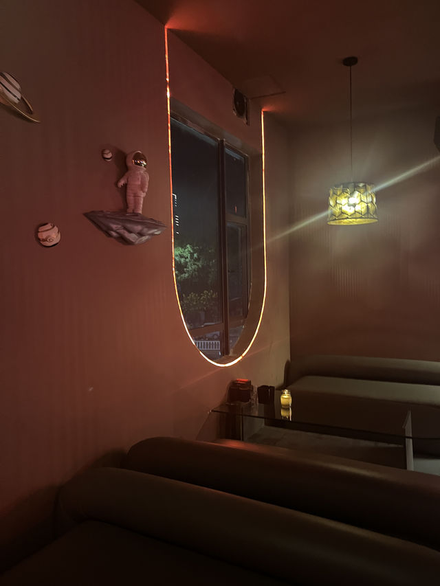 EMO bar - 有現場音樂表演的清吧🍻