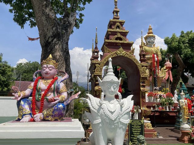“ไหว้ท้าวเวสสุวรรณ” วัดสันทรายต้นกอก 