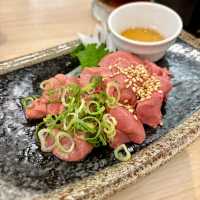 【大阪・東梅田】肉料理も魚料理も楽しめるネオ酒場「肉ト魚 大衆酒場 ひとめぼれ 梅田本店」
