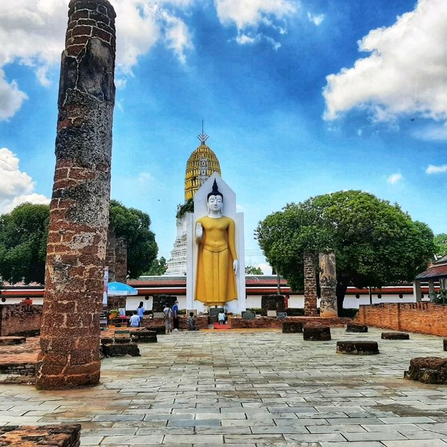 วัดพระศรีรัตนมหาธาตุ  สักการะพระพุทธชินราช