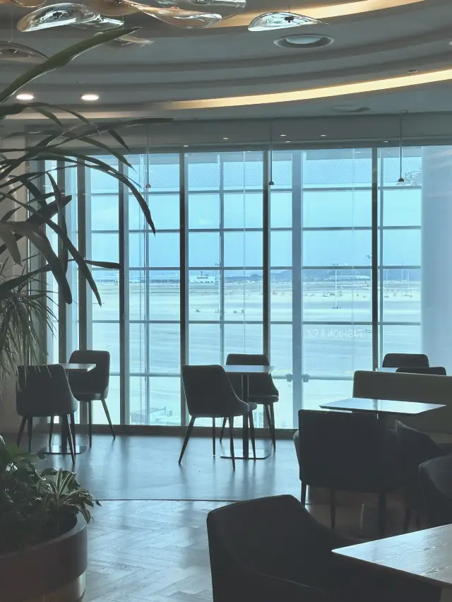 If you have time to spare at Incheon Airport, check out 'L Lounge'