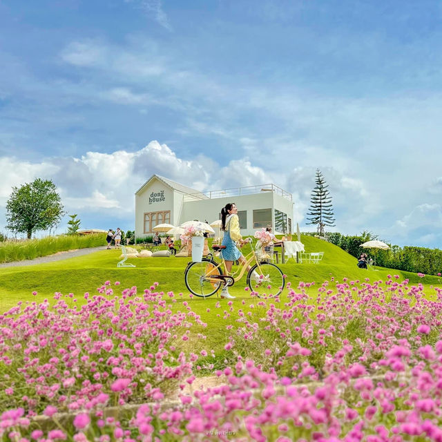 คาเฟ่ลับเขาใหญ่ ตั้งอยู่บนเนินเขา บรรยากาศดี