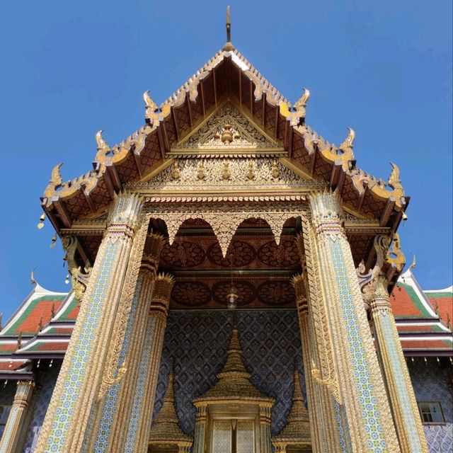 Step into History: The Grand Palace of Bangkok’s Charm and Beauty
