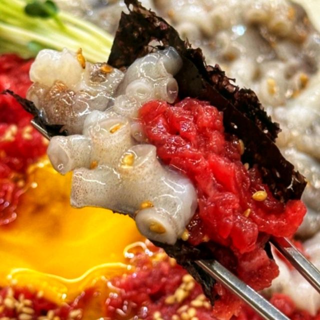 【首爾】韓國生拌章魚牛肉，新鮮食材健康美味。