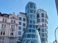布拉格跳舞的房子（Dancing House)