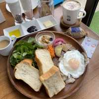 3種の食パンが楽しめるモーニングプレート