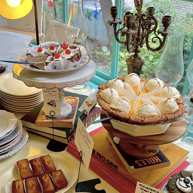 【韓国旅行🇰🇷/ソウル】カラフルなスイーツが並んでいるお家型カフェ🏡