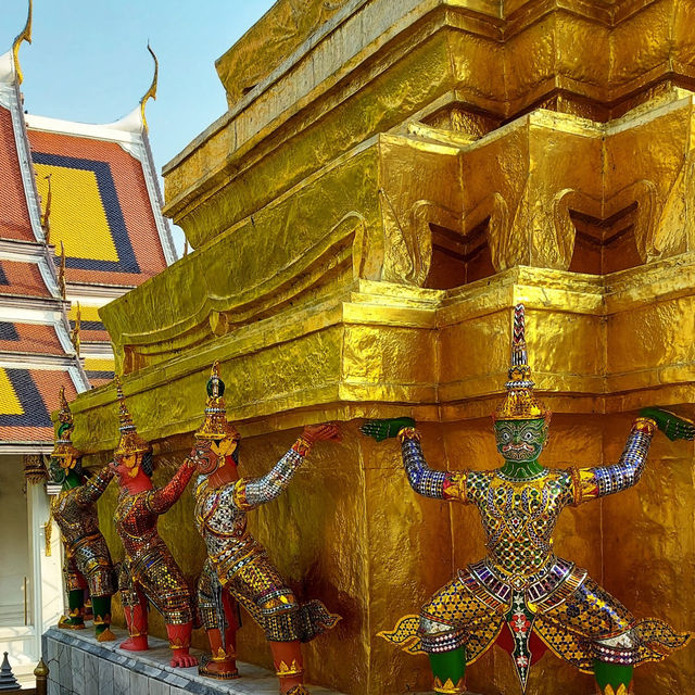 Experience the grandeur of Thailand’s royal heritage at the Grand Palace – where history comes alive