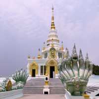  探索邦盛的珍寶：小眾白廟 Phra Maha Chedi Wat Saen Suk