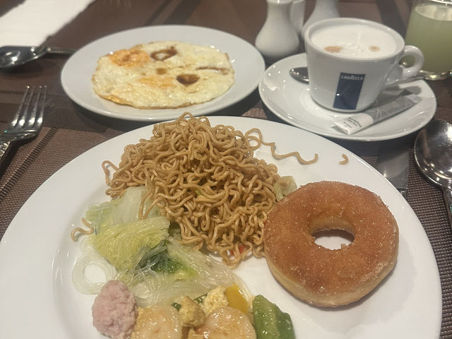 卸下工作💼享受無邊際泳池+悠閑自助早餐🍳
