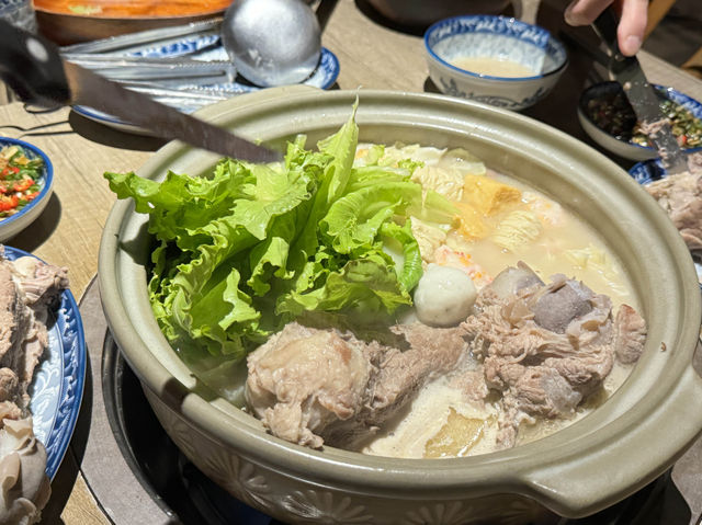 臺北中山區深夜美食「澳門骨堡」開到凌晨的火鍋料理