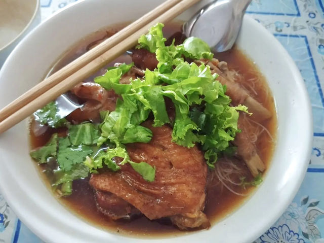 ”ก๋วยเตี๋ยวไก่เมืองสมุทร“ ร้านอร่อยปากน้ำ